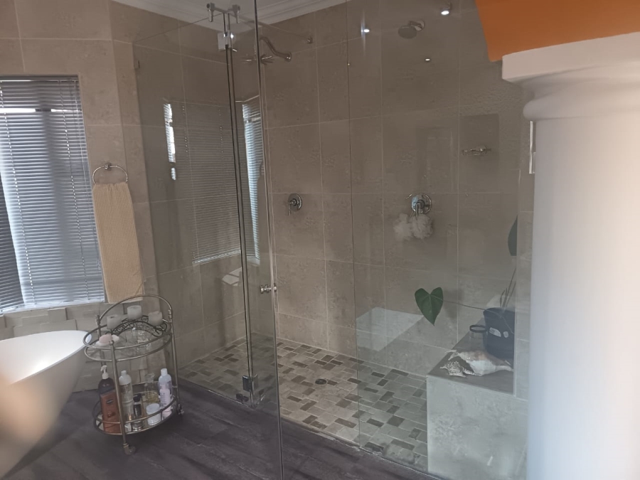 4 Bedroom Property for Sale in Roylglen Gardens Northern Cape